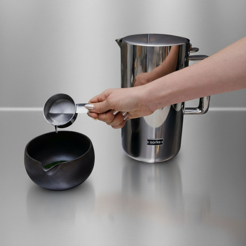 step 2: pouring hot water into matcha at 70-80°C, the right temperature for whisking